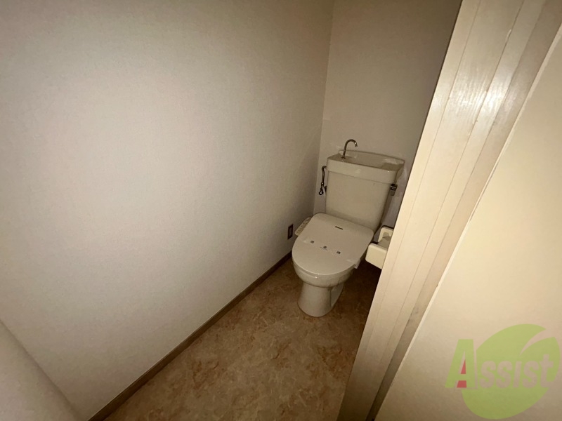 トイレ　トイレは温水洗浄便座なので快適に使えます。