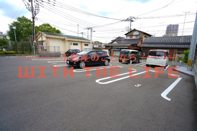 駐車場　駐車場があるので、車を買う予定の方も安心です