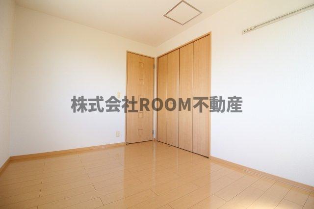 その他部屋・スペース　開放的な寝室です
