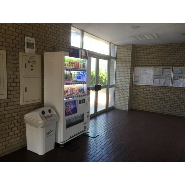 洗面設備　ドレッサー/単水栓(洗濯機用分岐付)※909号室の写真です