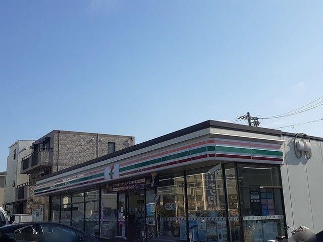 コンビニ　セブンイレブン（コンビニ）まで500m