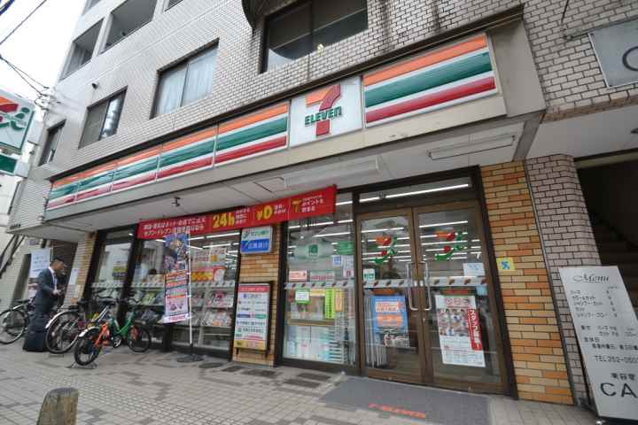 コンビニ　セブンイレブン（コンビニ）まで307m