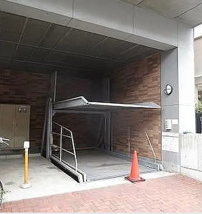 駐車場　駐車場があるので、車を買う予定の方も安心です