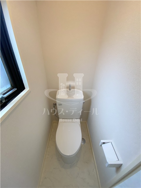 トイレ　落ち着いた色調のトイレです