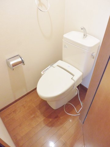 トイレ　※写真は同物件の別部屋のものを流用しております。現状を優先し
