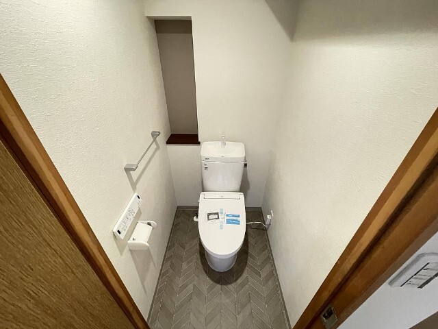 トイレ　温水洗浄便座
