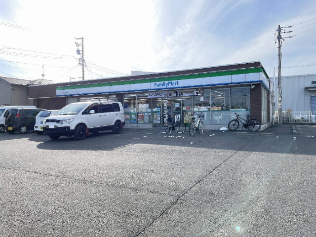 コンビニ　ファミリーマート焼津小川店（コンビニ）まで545m
