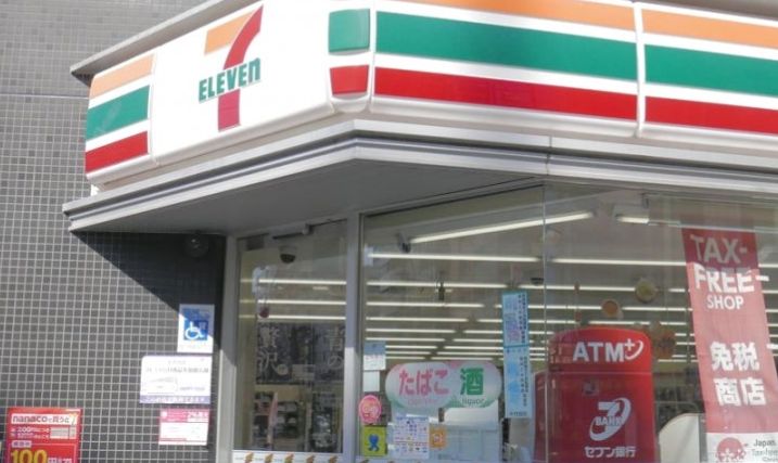 コンビニ　セブンイレブン千代田岩本町2丁目店（コンビニ）まで127m