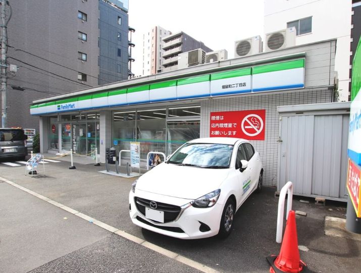 コンビニ　ファミリーマート堀留町二丁目店（コンビニ）まで162m