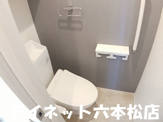 トイレ　清潔感のある空間です。
