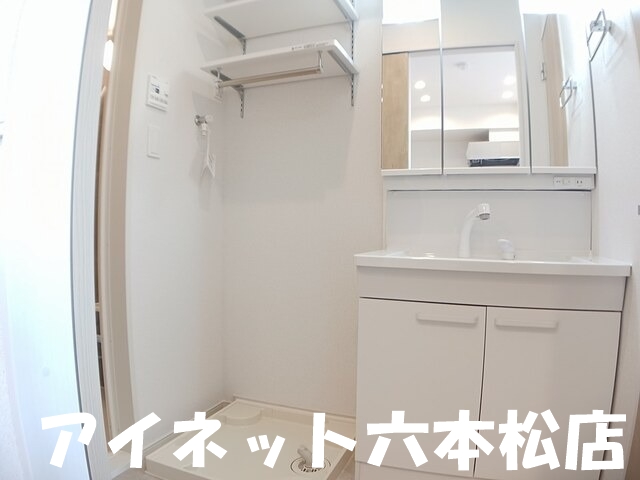 洗面設備　朝の支度にいかがでしょうか。