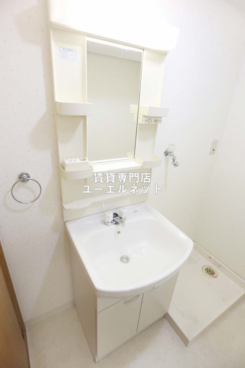 洗面設備　清潔感ある独立洗面台で毎日気持ちよく♪