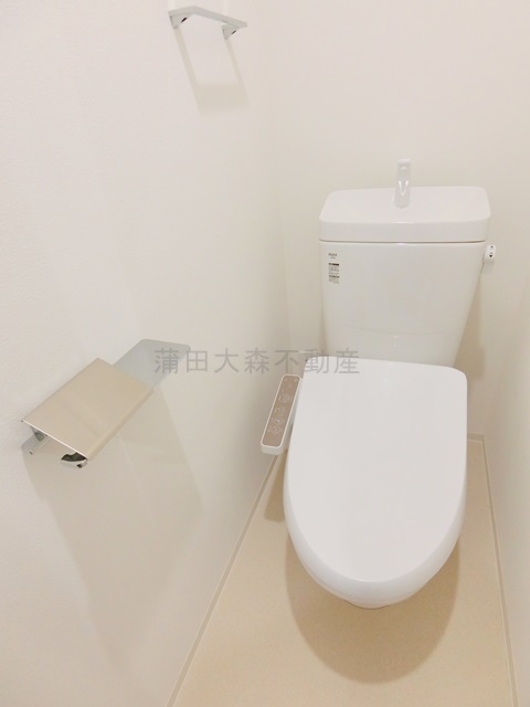 トイレ　温水洗浄便座付きのトイレ