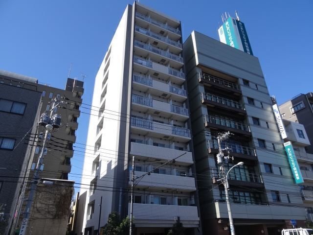 建物外観　１１階建てのマンション