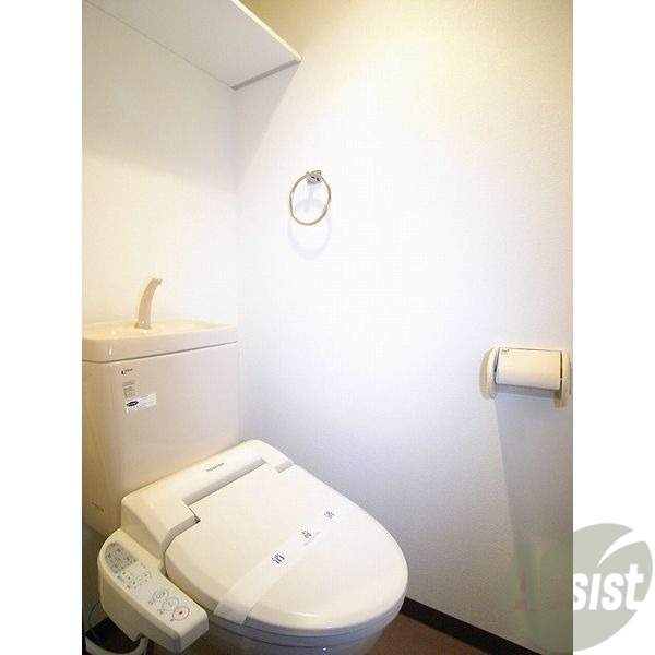トイレ　こちらはトイレです。清潔感があり、安心して使用できます。