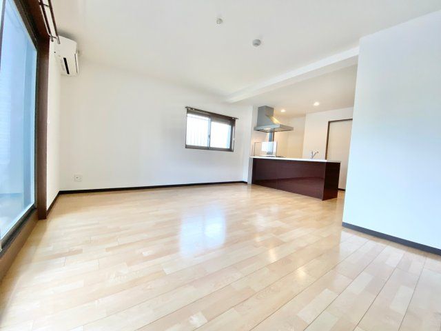 居室・リビング　※同物件別室参考写真（異なる間取りのお部屋です）