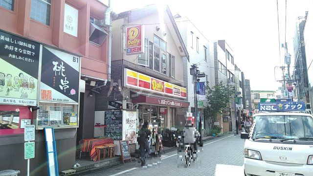 コンビニ　デイリーヤマザキ 浜田山駅前店（コンビニ）まで890m