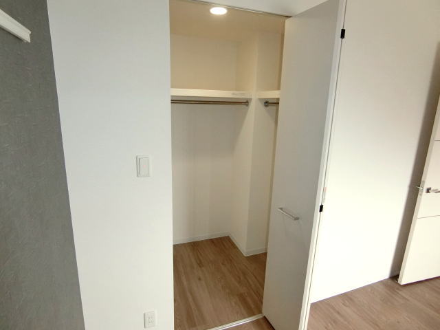 収納　洋室1のウォークインクローゼット