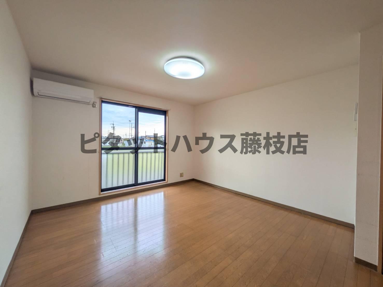 ＪＲ東海道本線 西焼津駅 バス乗車時間：17分 最寄りバス停で下車 徒歩13分 2階建 築26年の居間写真