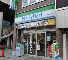 コンビニ　ファミリーマート白金台三丁目店（コンビニ）まで102m