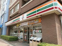 コンビニ　セブンイレブン白金台駅前店（コンビニ）まで202m