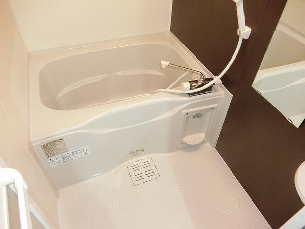 バス・シャワールーム　浴室乾燥機付きバス！