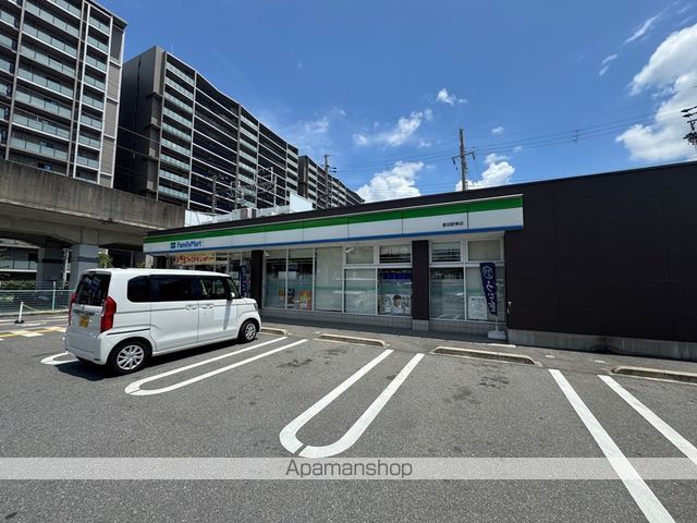 コンビニ　ファミリーマート（コンビニ）まで617m