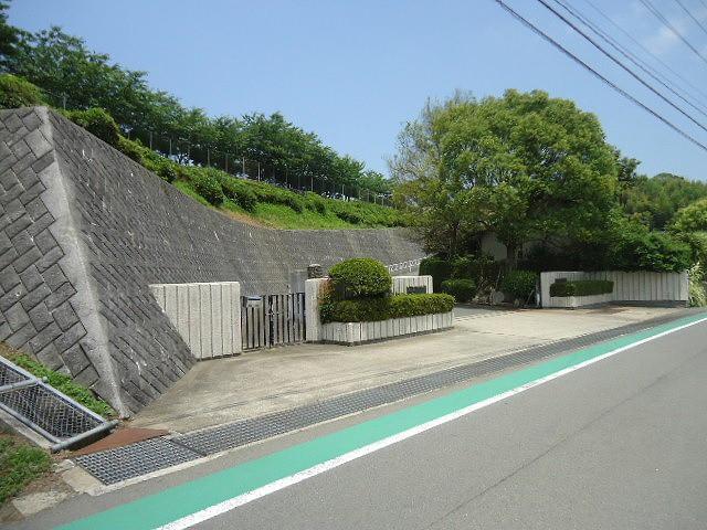 中学校　遠賀町立遠賀南中学校（中学校）まで670m