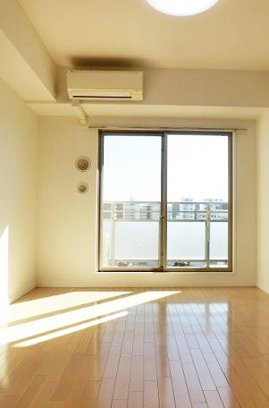 居室・リビング　★日当たりの良い居室スペース★