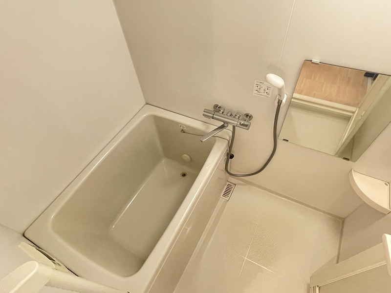 バス・シャワールーム　コンパクトで使いやすいお風呂です