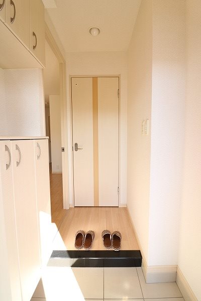 玄関　別部屋写真です