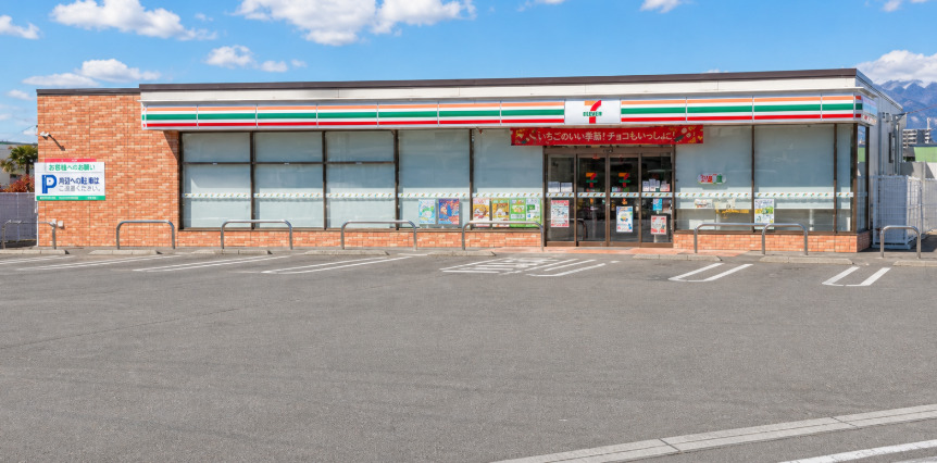 コンビニ　セブンイレブン 三島八反畑店（コンビニ）まで743m