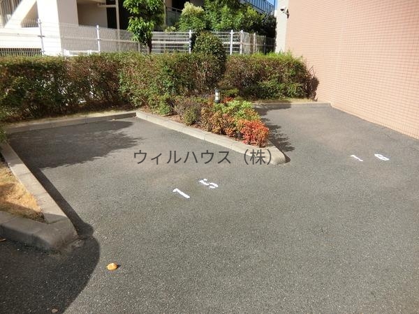 駐車場　敷地内駐車場！