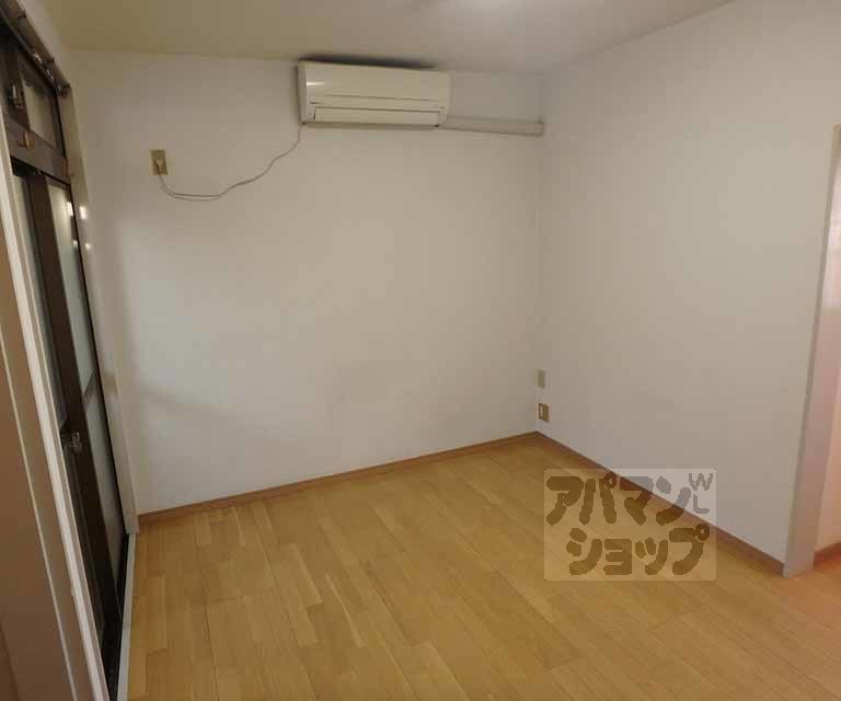 ルミエールプラザ伊勢田の居間写真