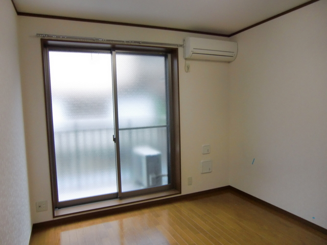 アンプルール クラージュ西青木の居間写真