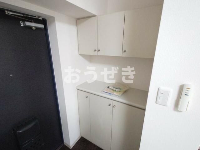 ブルーライン 伊勢佐木長者町駅 徒歩7分 8階建 築35年の玄関写真