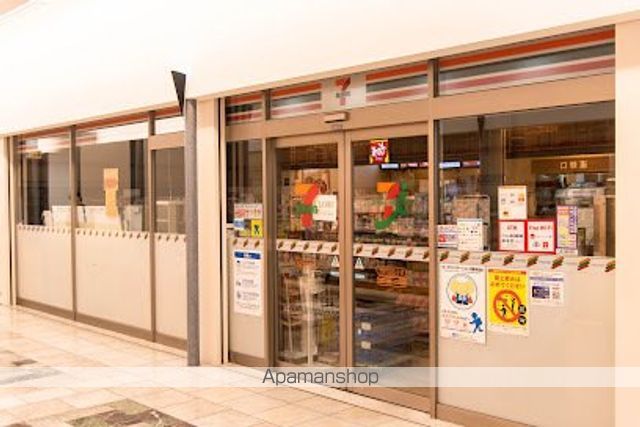 コンビニ　セブン－イレブンＡＩＭ大森ベルポート店（コンビニ）まで242m