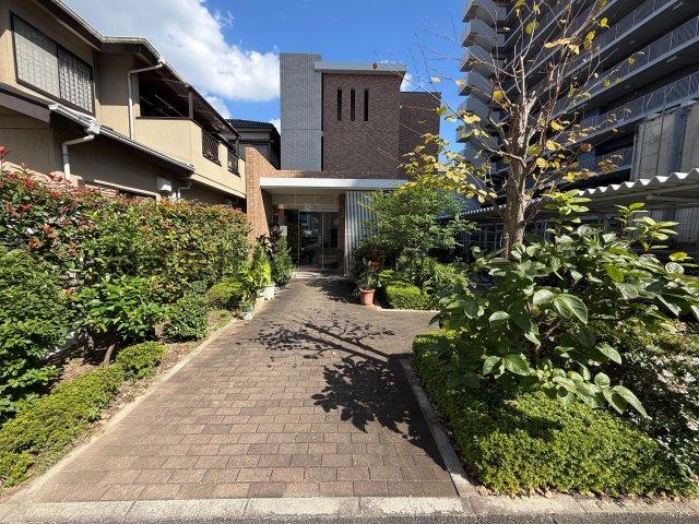 エントランス　清潔なエントランスです