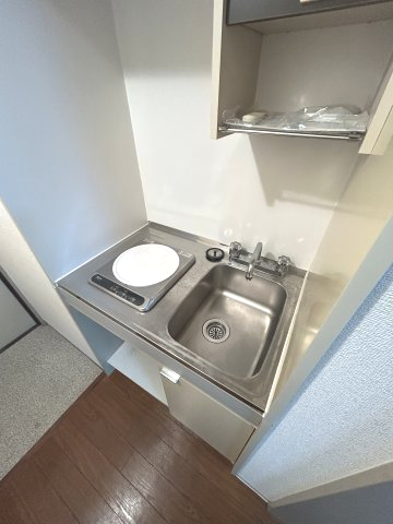 地下鉄名港線 六番町駅 徒歩9分 4階建 築41年のキッチン写真