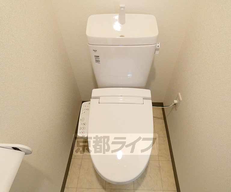 トイレ　ウォシュレット付きです。
