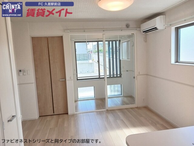 居室・リビング　同型参考写真です
