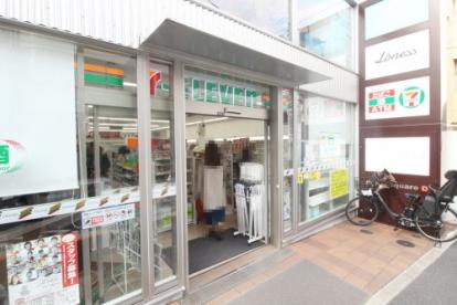 コンビニ　セブンイレブン港区南青山3丁目店（コンビニ）まで230m