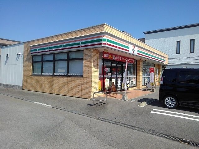 【新居浜市若水町のアパートのコンビニ】