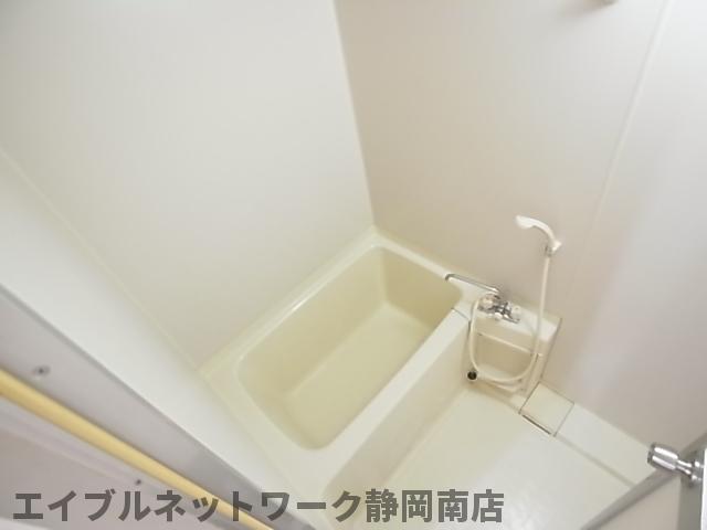 バス・シャワールーム　落ち着いた空間のお風呂です