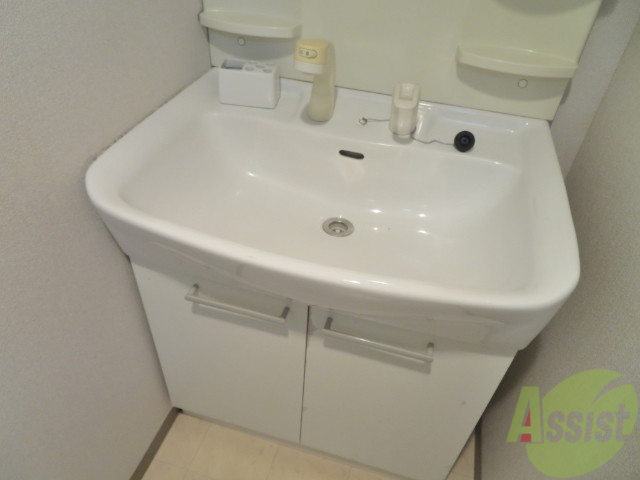 洗面設備　洗髪洗面化粧台なので朝の身支度もスムーズにできますよ。