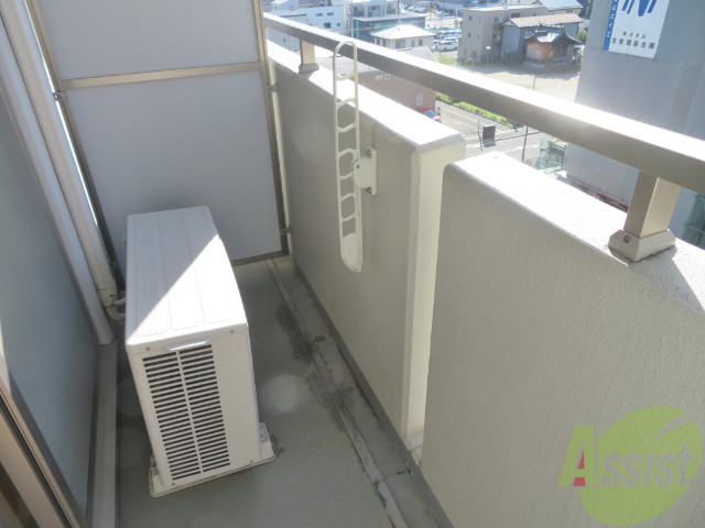 バルコニー　天気のいい日はバルコニーで洗濯物も干せますよ。