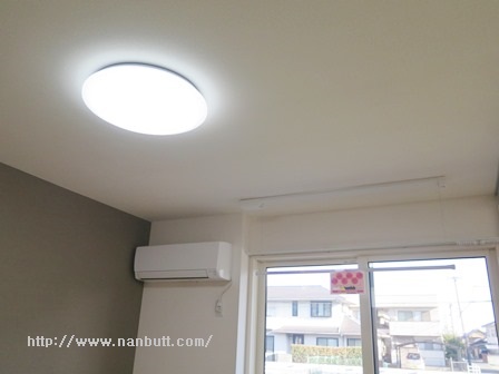 その他設備　エアコン・照明・室内物干し完備