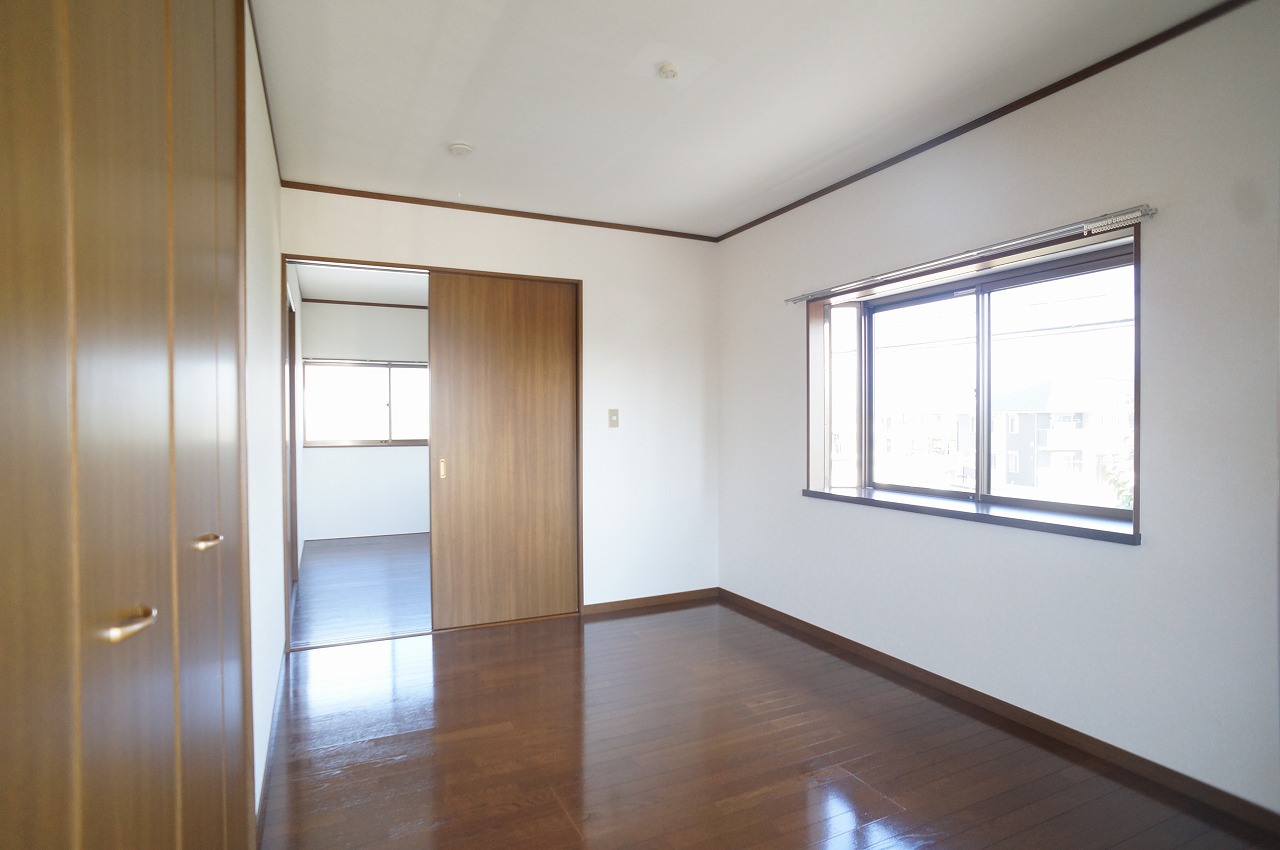 その他部屋・スペース　南東６帖洋室／２部屋からベルコニーへ出入りできます