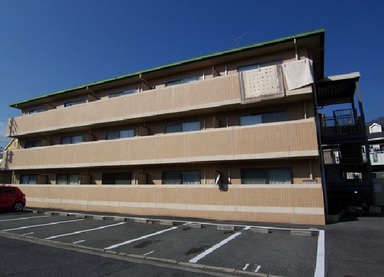 広島市安佐南区高取北のマンションの建物外観