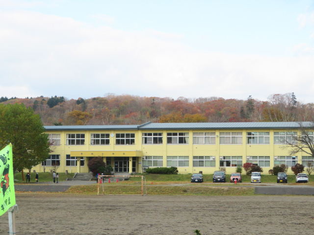 小学校　登別市立登別小学校（小学校）まで623m